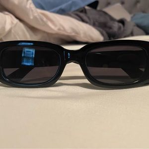 black 90s sunglasses